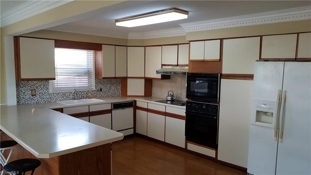 2512 Burgundy Drive Property Photo 2