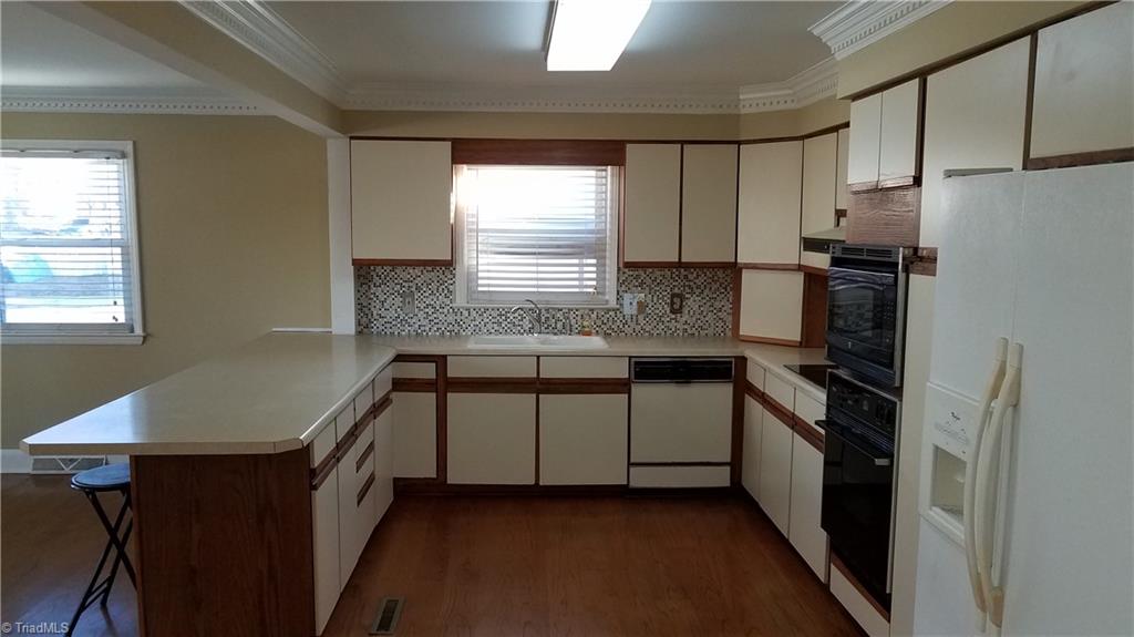 2512 Burgundy Drive Property Photo 3