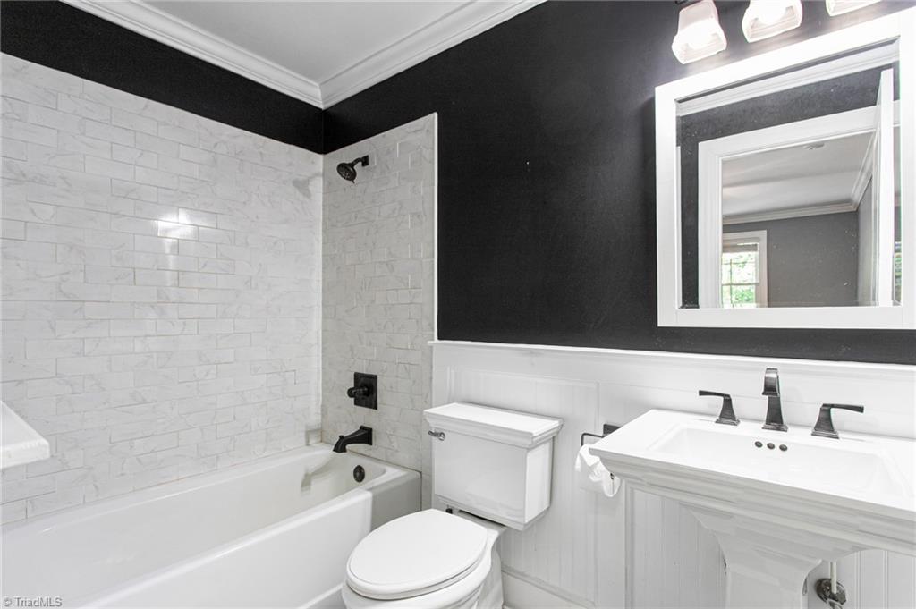 825 E Franklin Street Property Photo 33