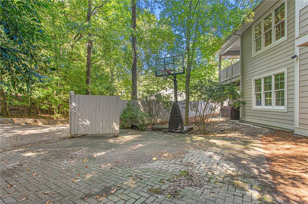 825 E Franklin Street Property Photo 48