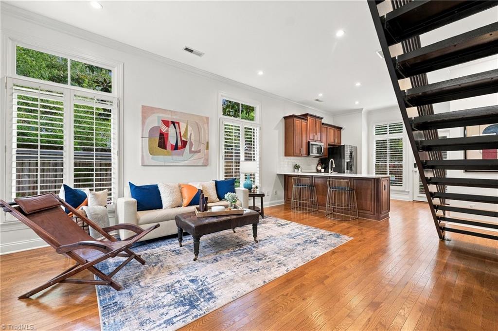 624 Elm Street # A Property Photo 3