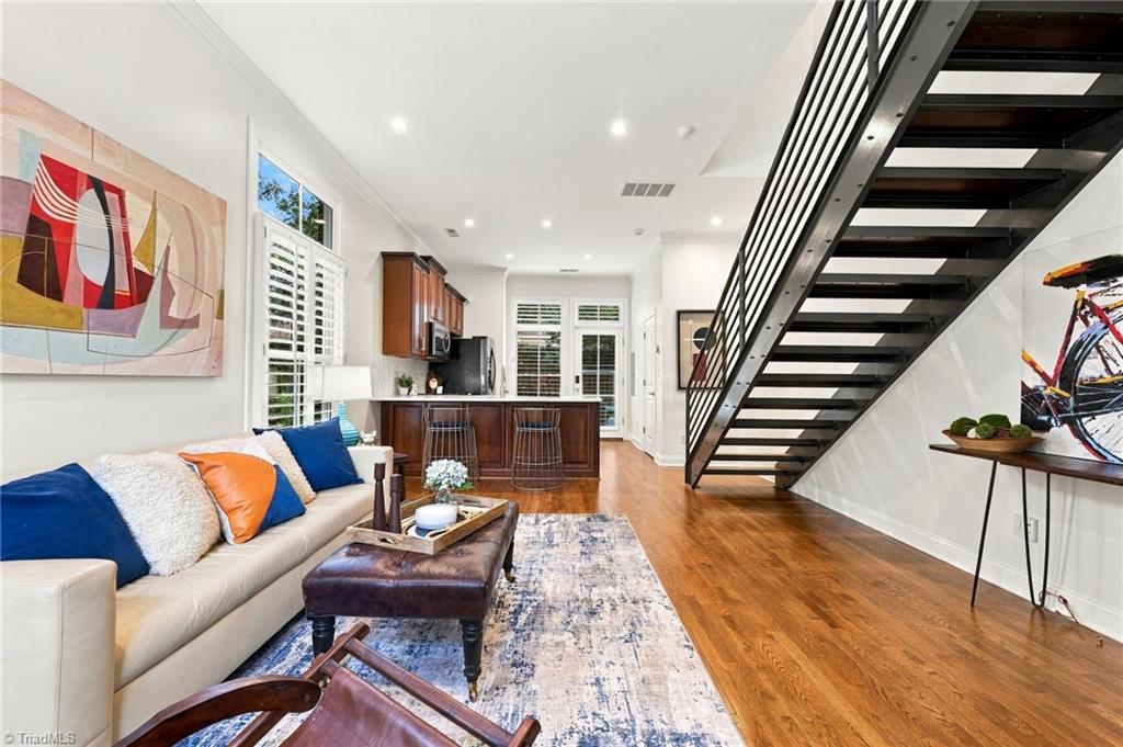 624 Elm Street # A Property Photo 4