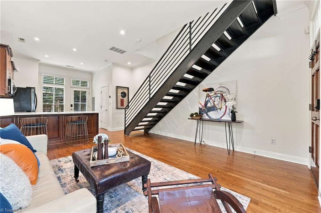 624 Elm Street # A Property Photo 5