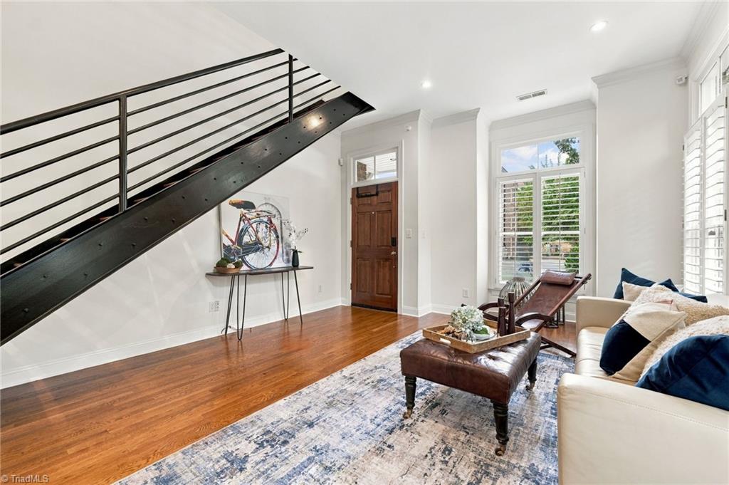 624 Elm Street # A Property Photo 7