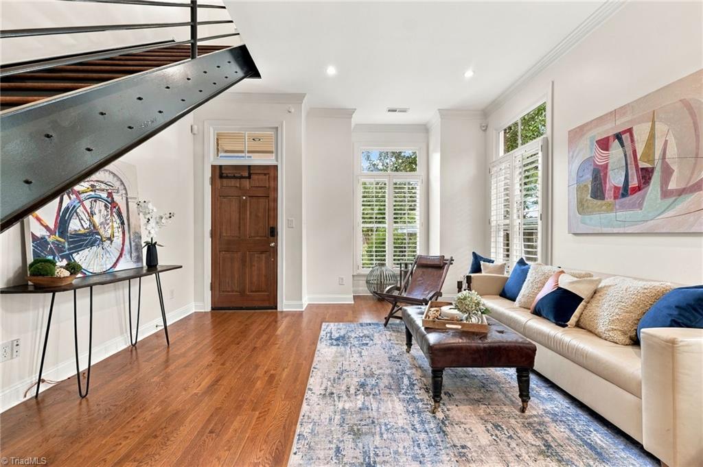 624 Elm Street # A Property Photo 8