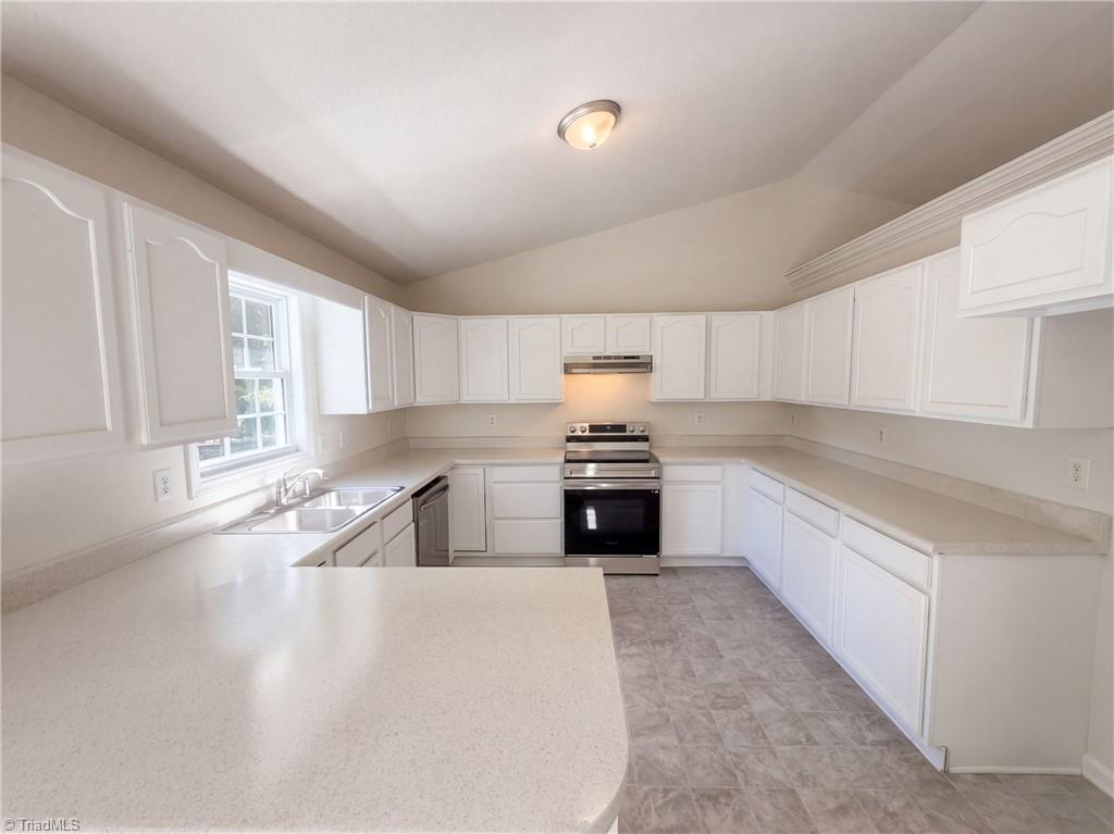 8507 Deer Path Court Property Photo 6