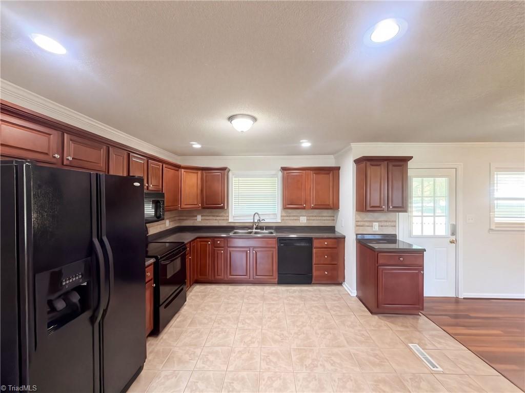 637 Williamsdale Road Property Photo 2