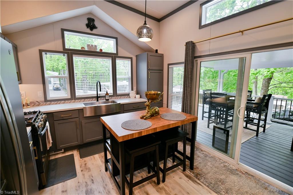 310 Laurelwood Lane Property Photo 7