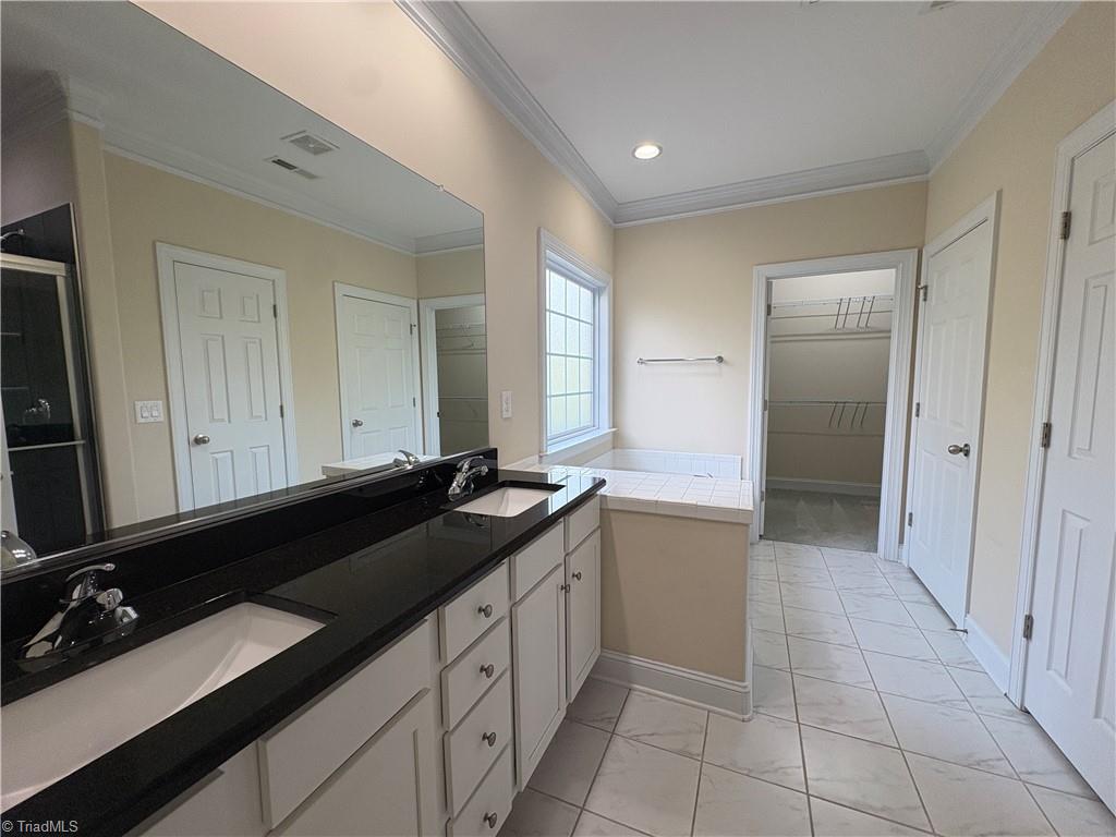 204 Friedberg Village Drive Property Photo 11