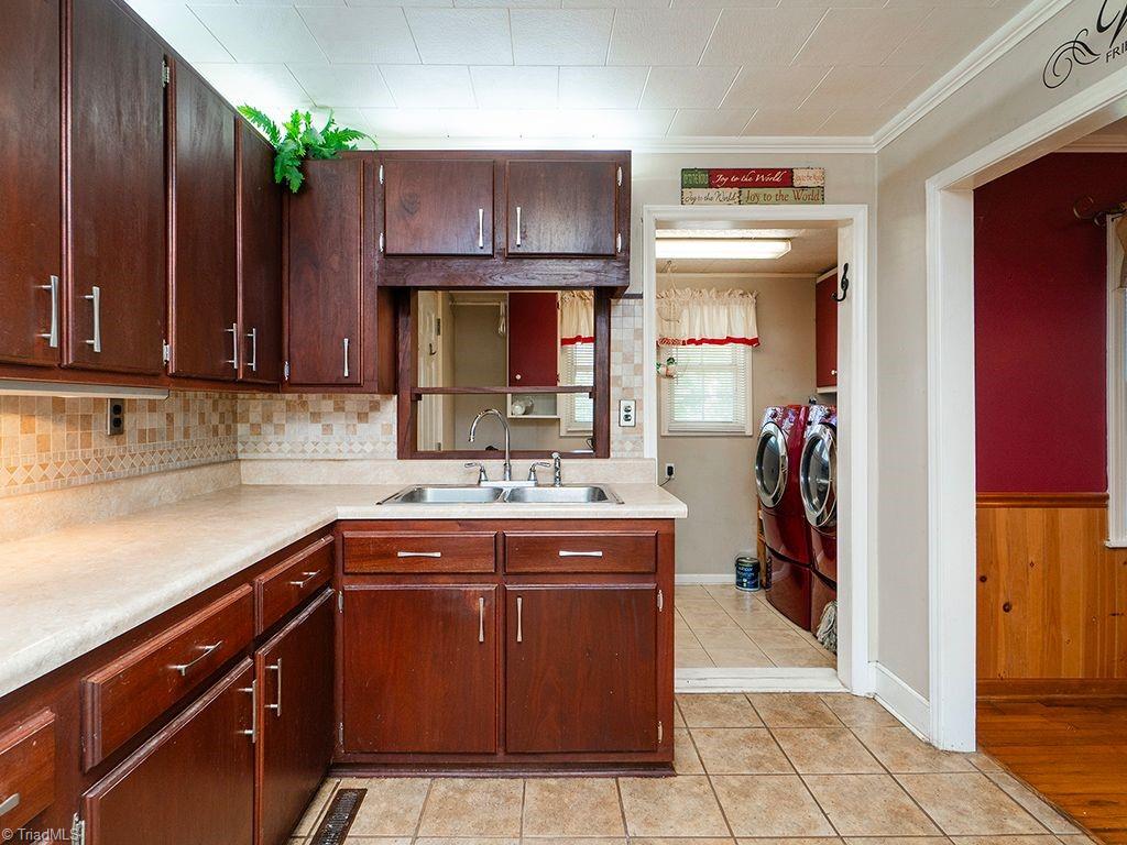 5339 Groometown Road Property Photo 7