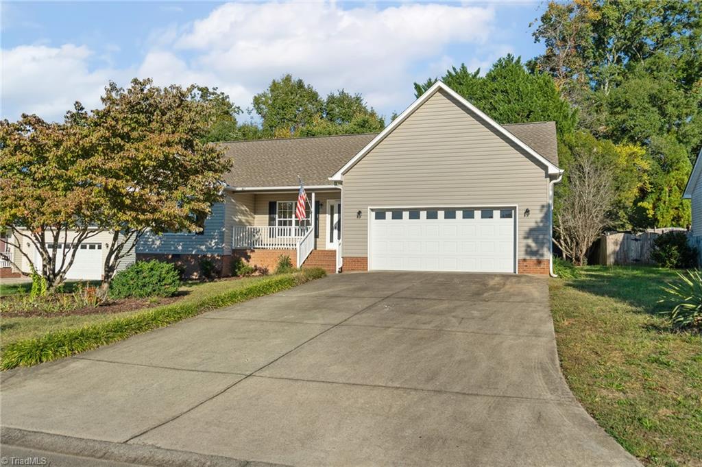125 Cloverfield Court Property Photo 1