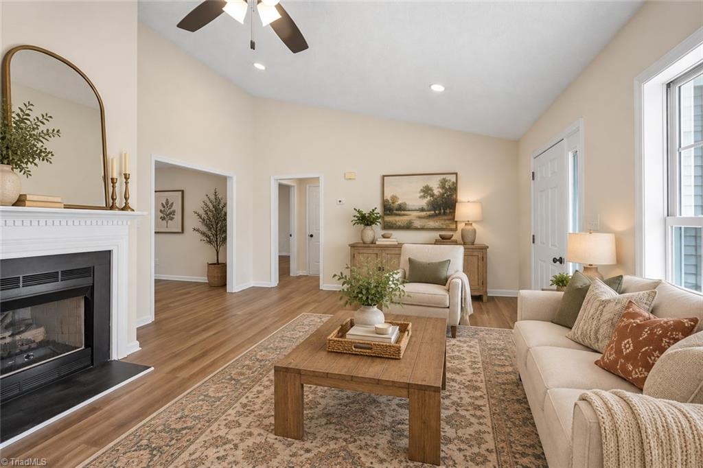 125 Cloverfield Court Property Photo 4