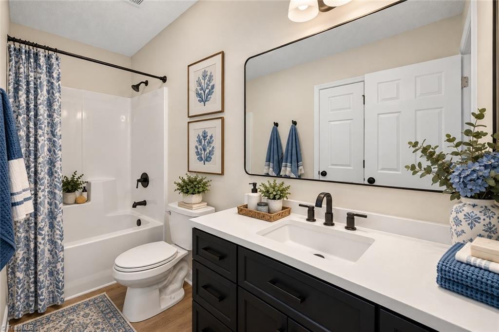 125 Cloverfield Court Property Photo 13
