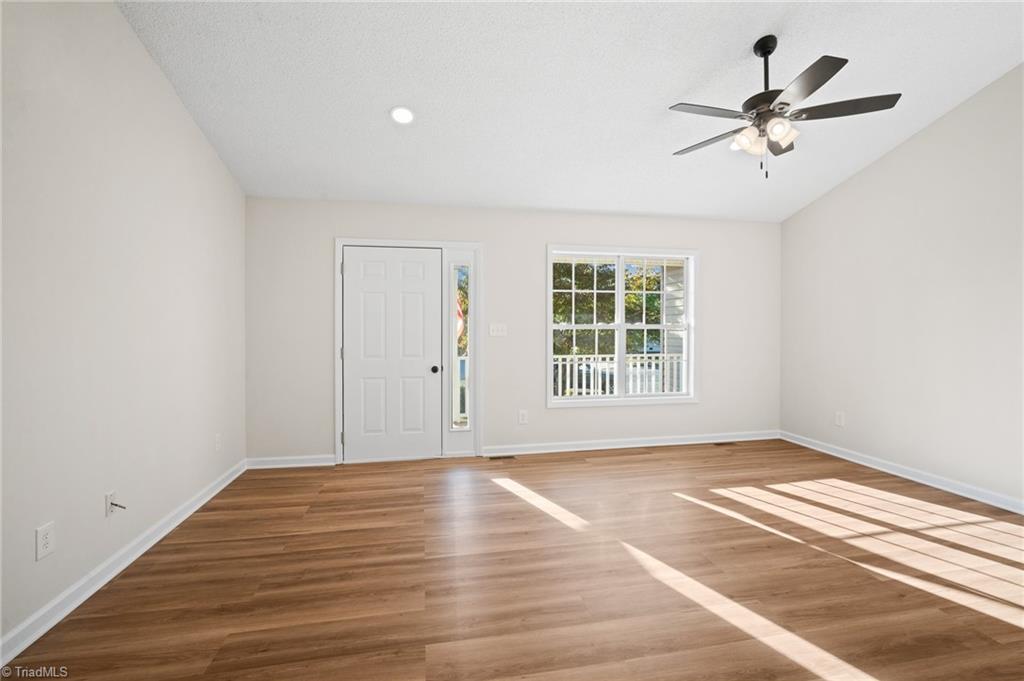 125 Cloverfield Court Property Photo 25