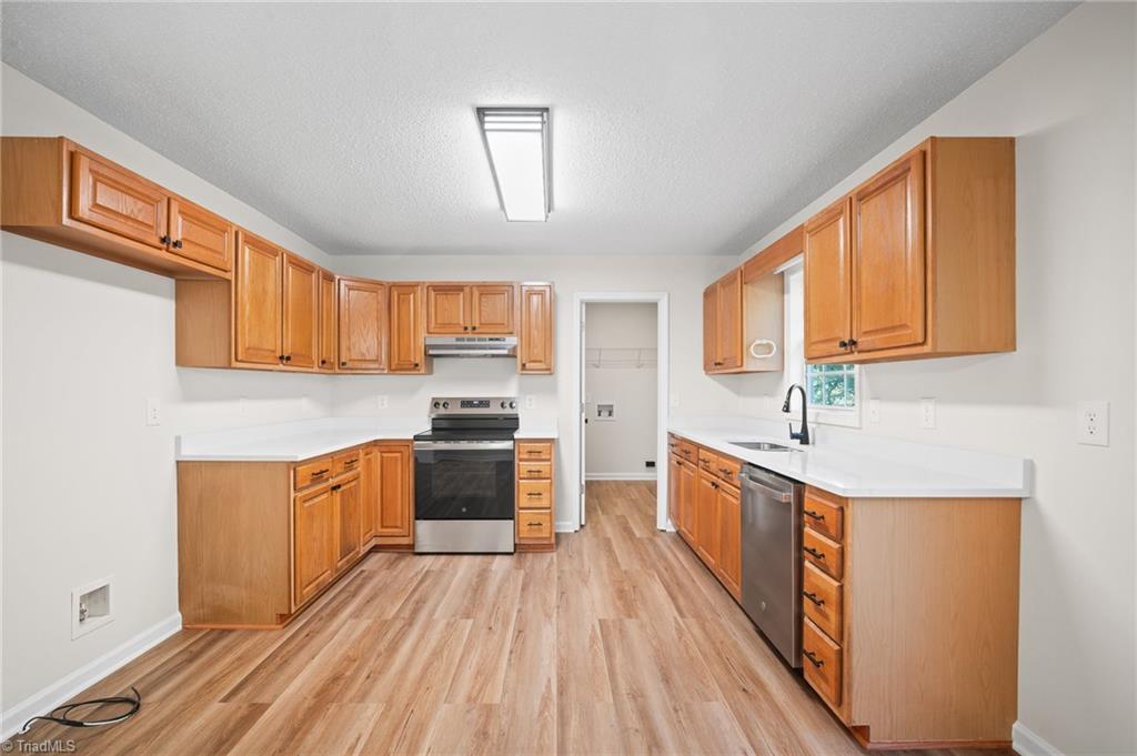 125 Cloverfield Court Property Photo 27