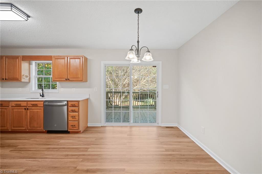 125 Cloverfield Court Property Photo 28