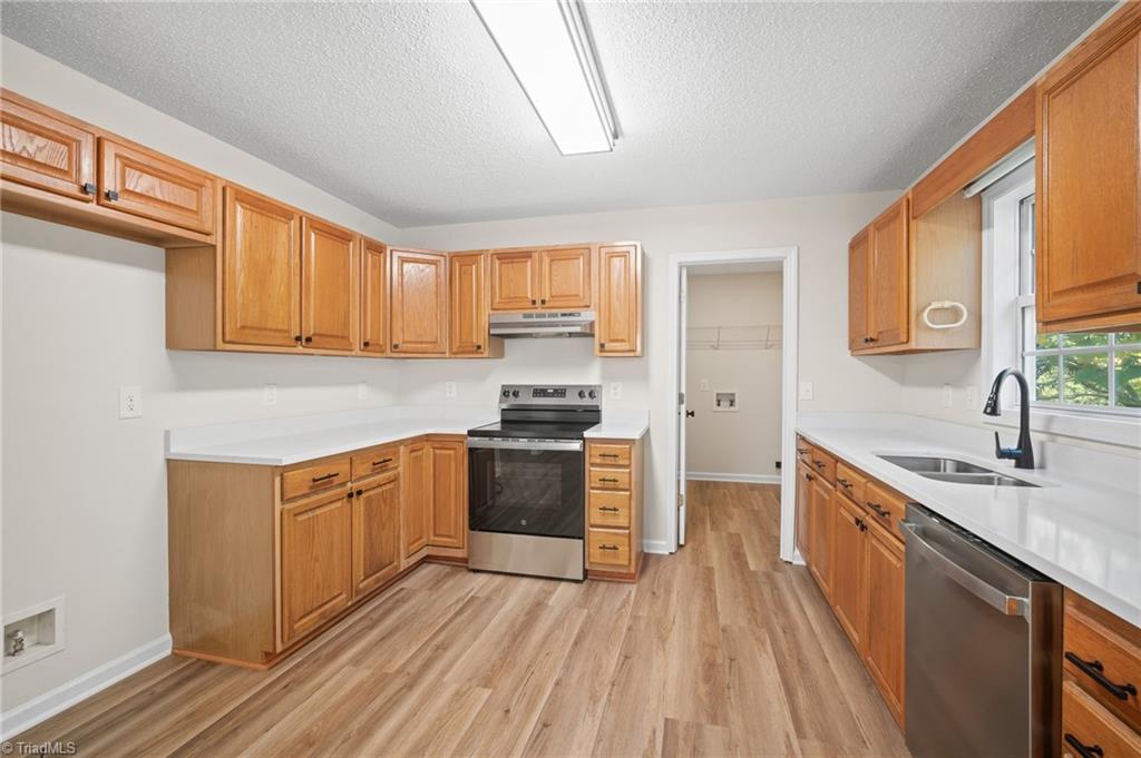 125 Cloverfield Court Property Photo 31