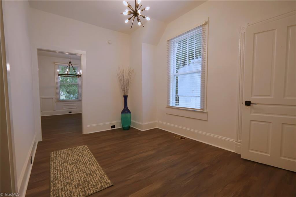 621 Lindsey Street Property Photo 2