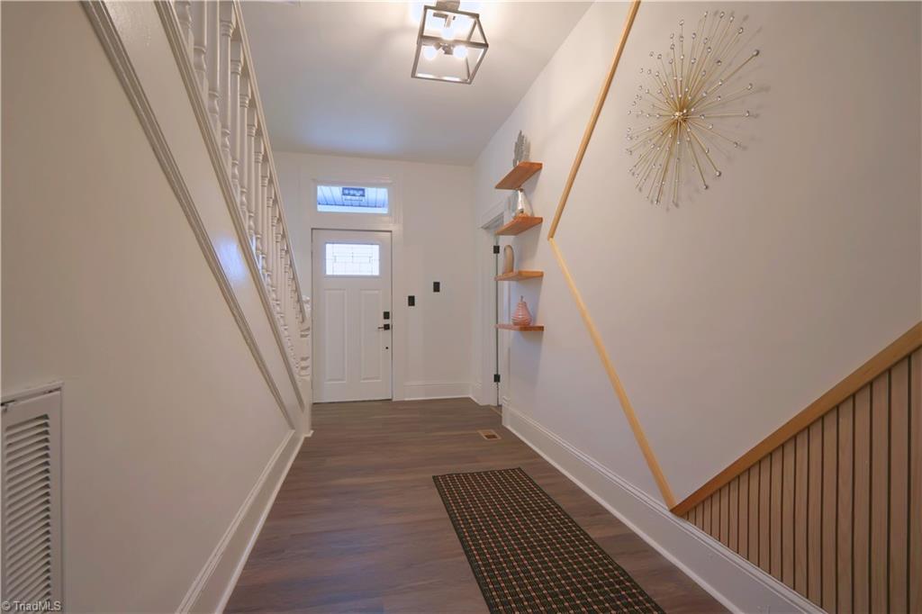 621 Lindsey Street Property Photo 3