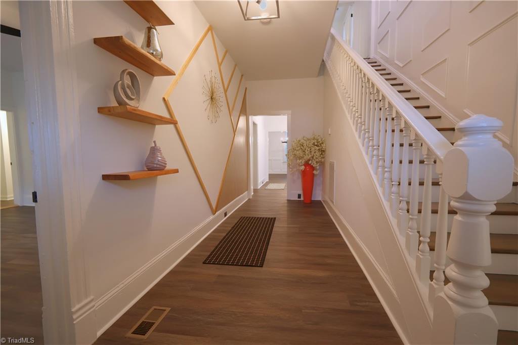 621 Lindsey Street Property Photo 5