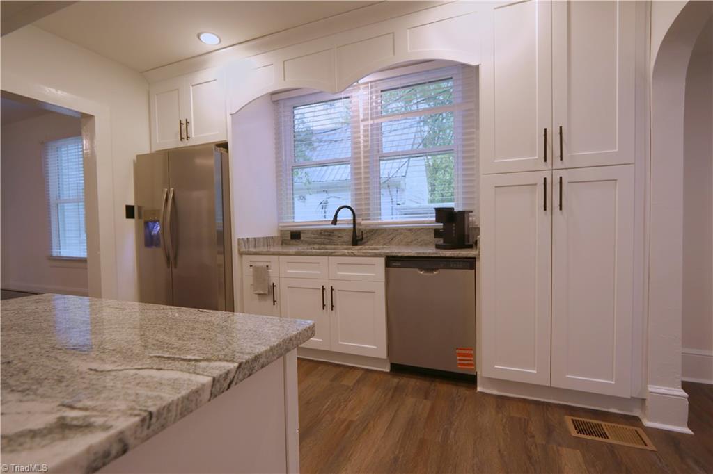 621 Lindsey Street Property Photo 7