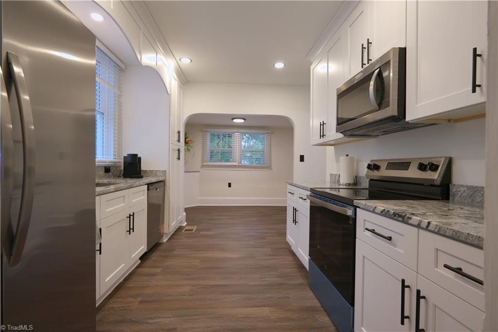 621 Lindsey Street Property Photo 8
