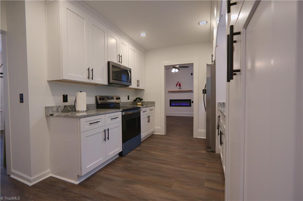 621 Lindsey Street Property Photo 9