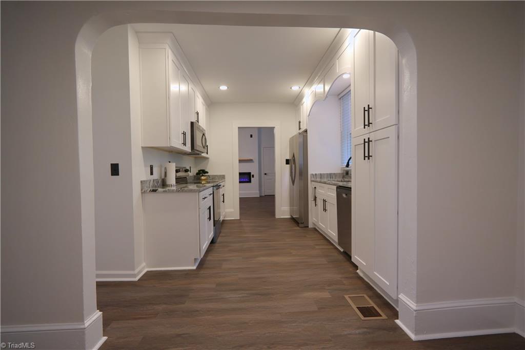 621 Lindsey Street Property Photo 10