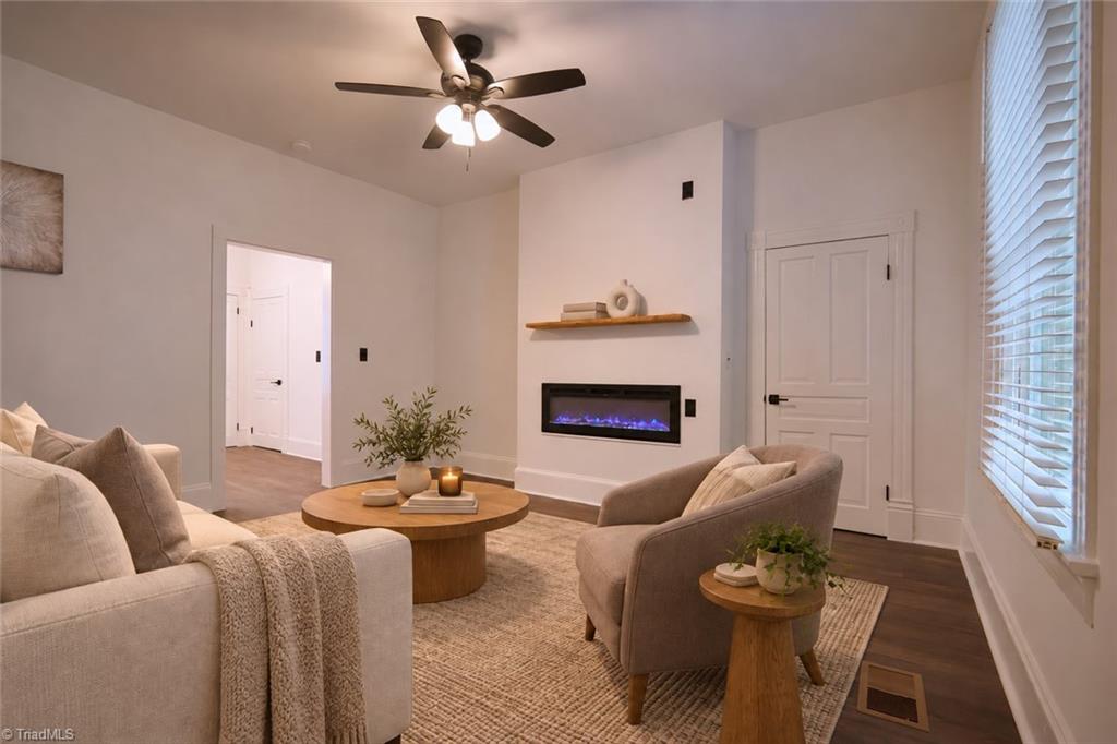 621 Lindsey Street Property Photo 15