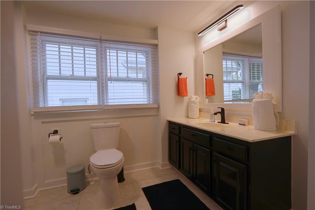 621 Lindsey Street Property Photo 25