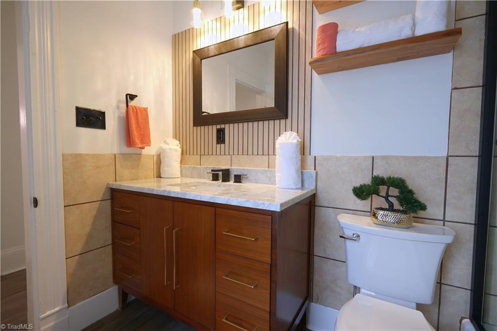 621 Lindsey Street Property Photo 37