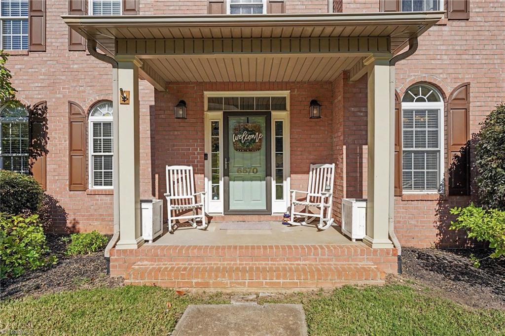 6570 Lake Dale Way Property Photo 4