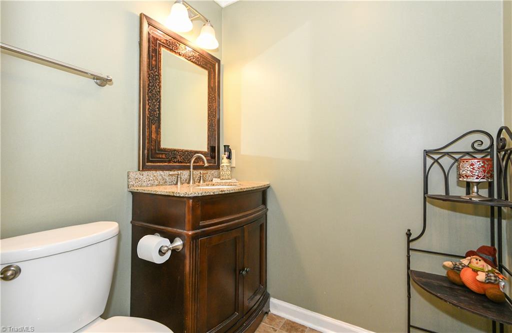 5015 Windermere Drive Property Photo 9