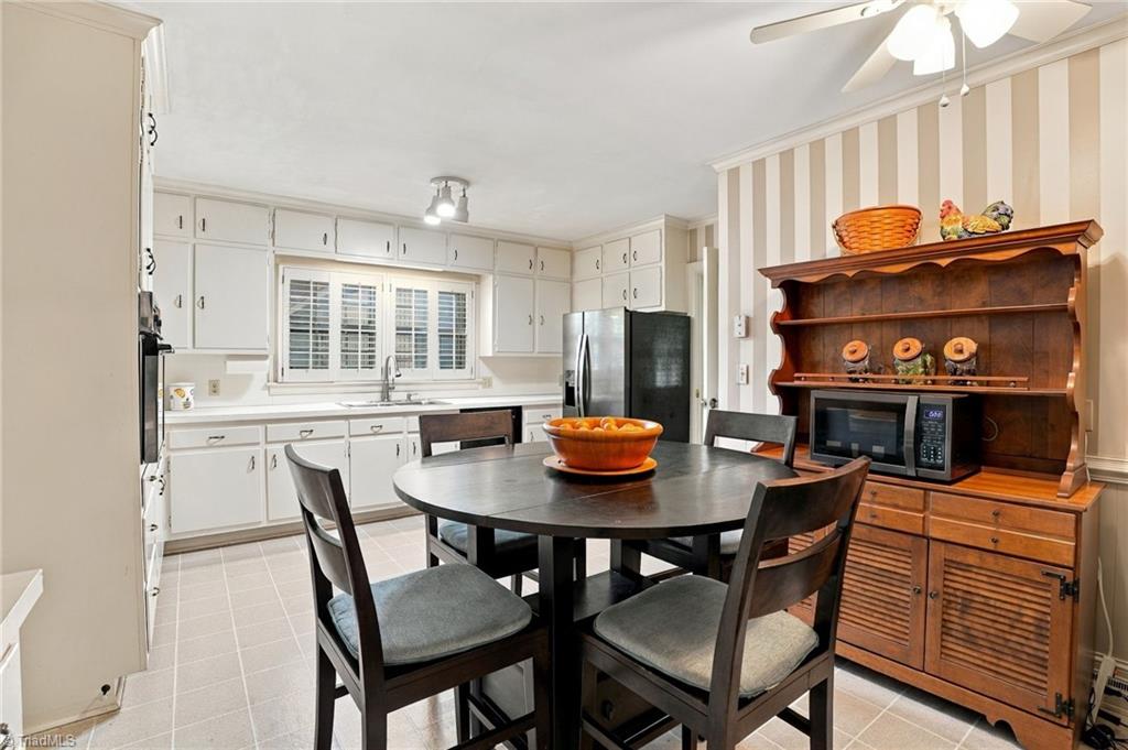 3304 Woodlawn Road Property Photo 7