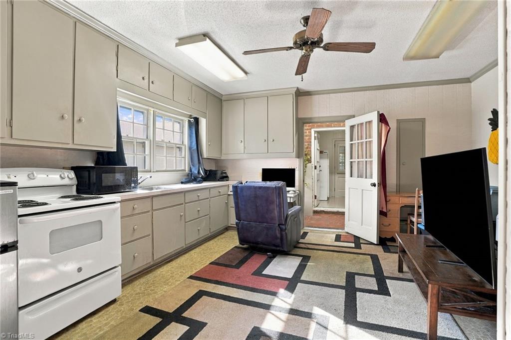 3304 Woodlawn Road Property Photo 17