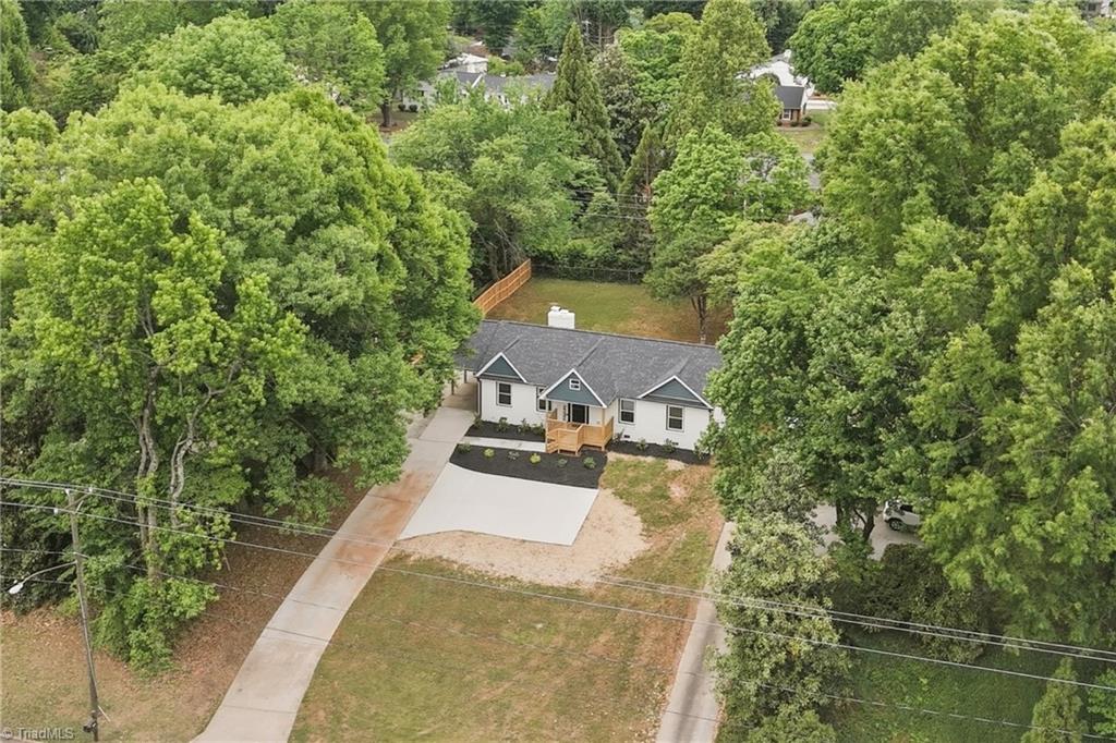1009 Benjamin Parkway Property Photo 1
