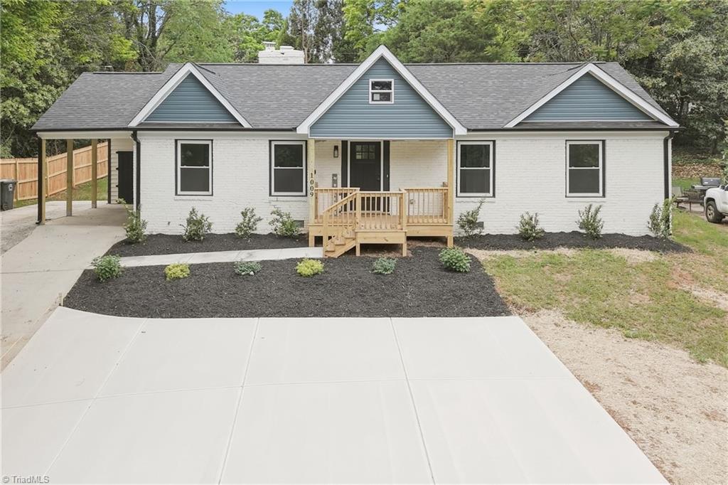 1009 Benjamin Parkway Property Photo 2