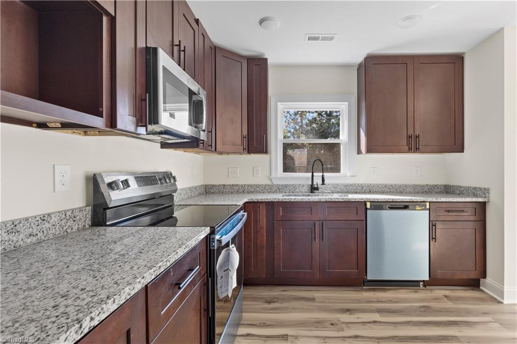 1009 Benjamin Parkway Property Photo 14