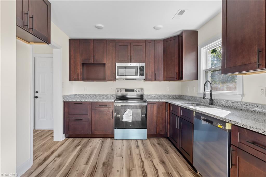 1009 Benjamin Parkway Property Photo 16