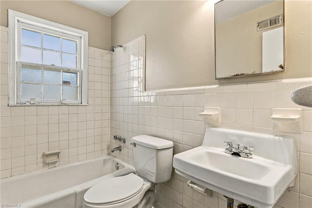 2201 Yow Road # A Property Photo 18
