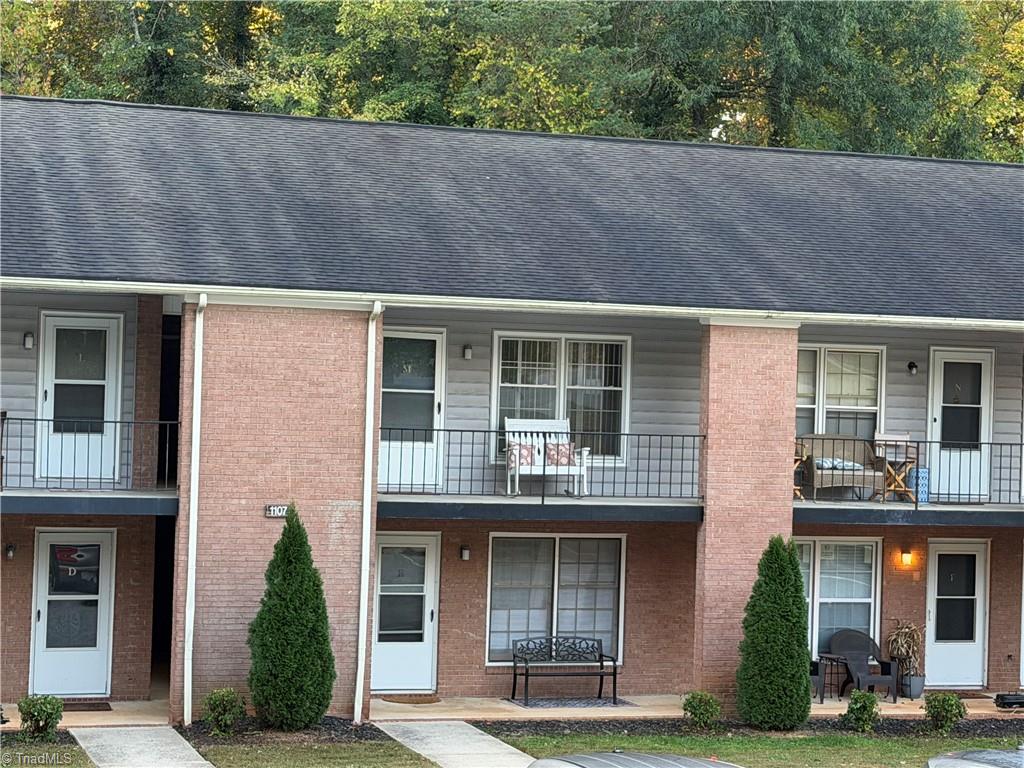1107 Robin Hood Road # M Property Photo 1