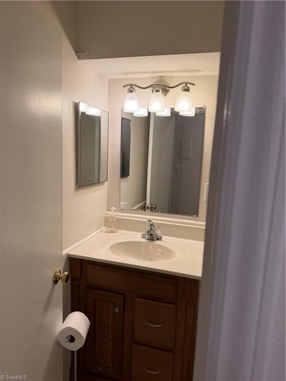 1107 Robin Hood Road # M Property Photo 11