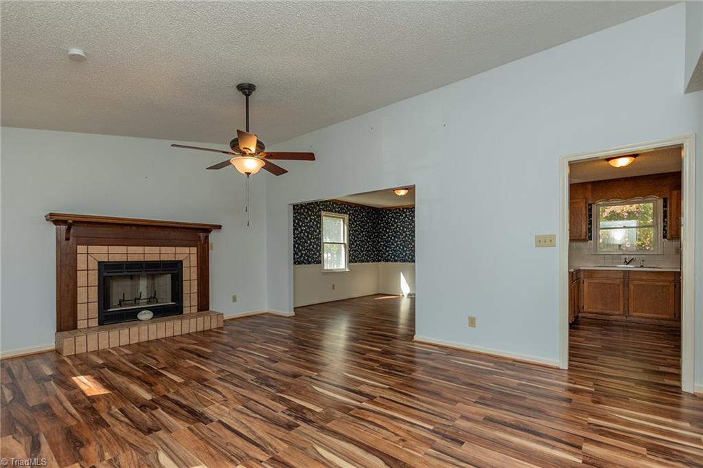 5573 Marty Lane Property Photo 6