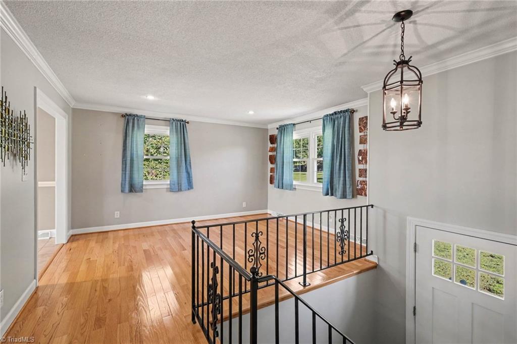 729 Redland Road Property Photo 8