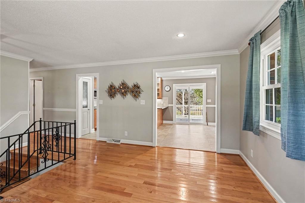 729 Redland Road Property Photo 9