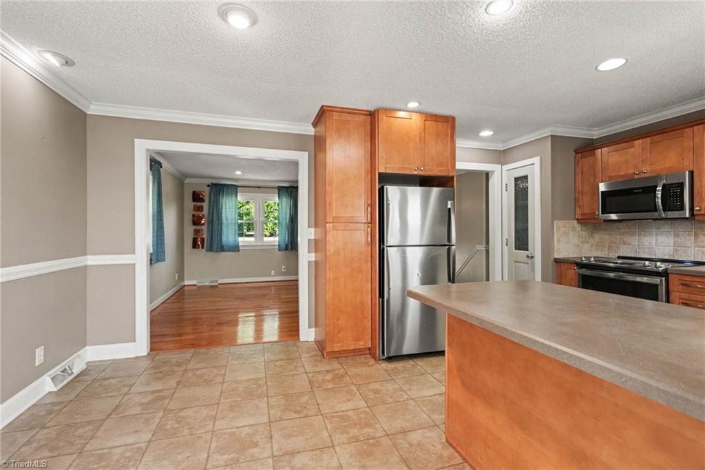 729 Redland Road Property Photo 11