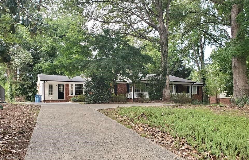 5104 Forest Oaks Drive Property Photo 1