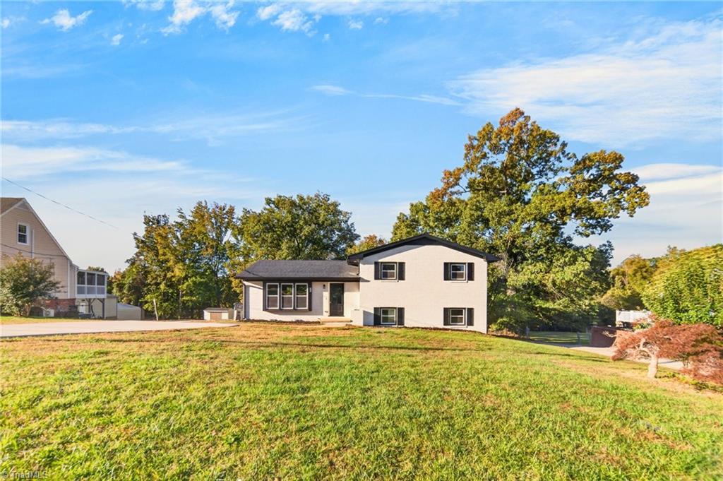 424 Glen Oaks Drive Property Photo 1