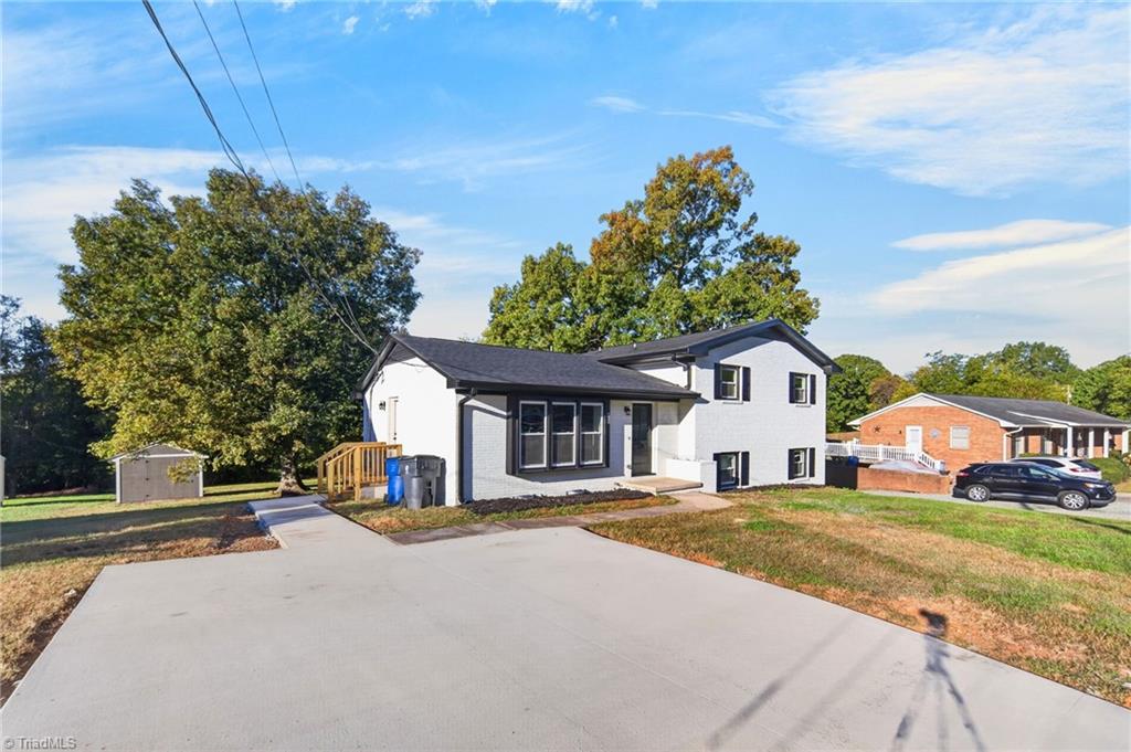 424 Glen Oaks Drive Property Photo 4