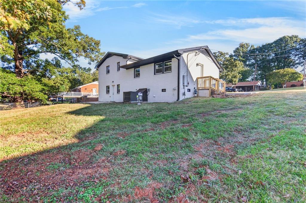 424 Glen Oaks Drive Property Photo 6